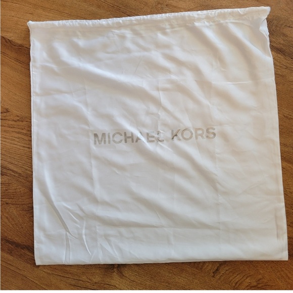 Michael Kors black purse bucket style - Picture 6 of 6